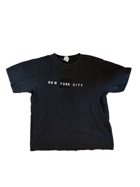 Y2k Style Black Unisex Crewneck Tee with 'New York City' Embroidery Size Large
